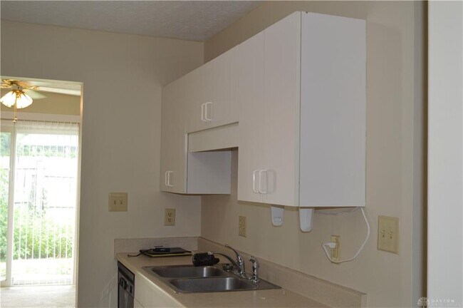 Foto del edificio - 1217 Robbins Run Ct