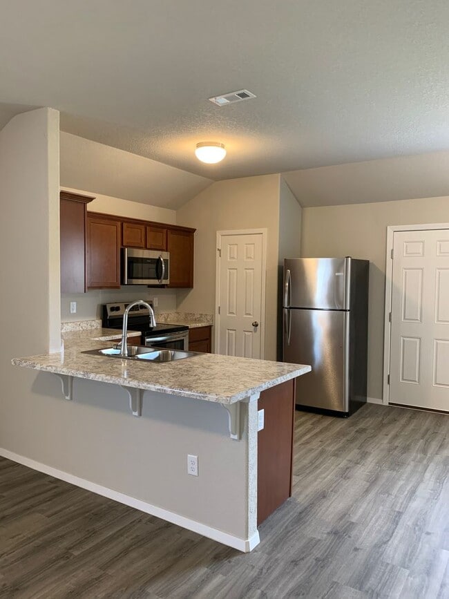 Building Photo - Ready Now- 3 Bed Home - Fayetteville AR!