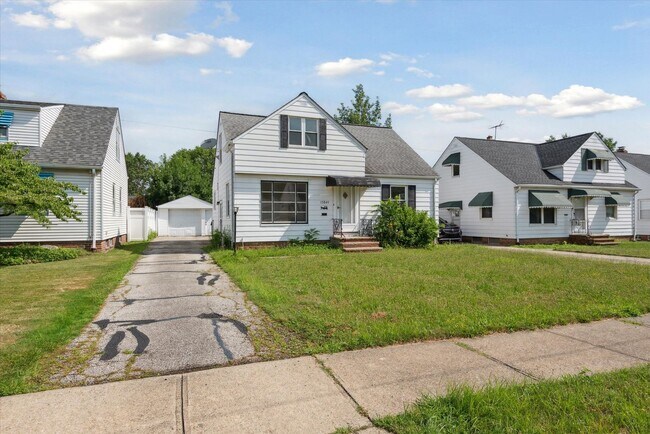 Building Photo - 13849 Shady Oak Blvd