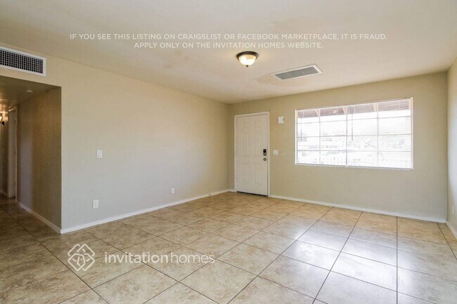 Foto del edificio - 8415 N 12th St