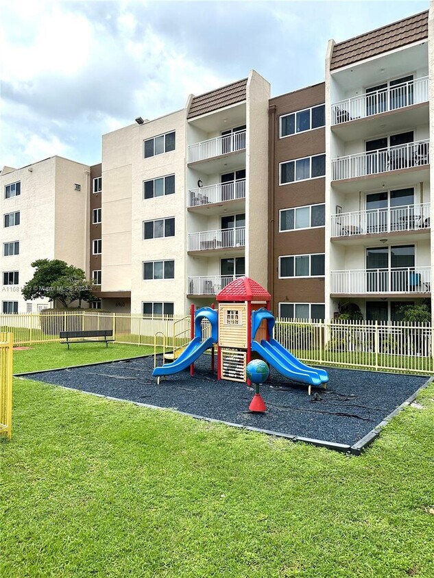 Foto principal - 186 NW 186th St