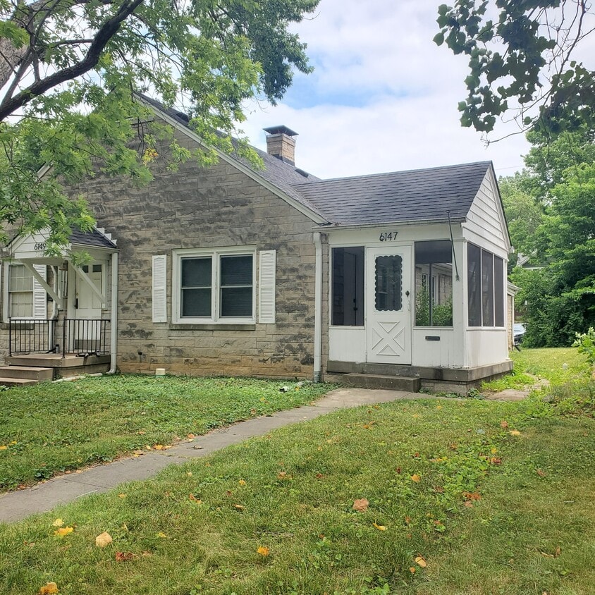 Primary Photo - 6147 Broadway St
