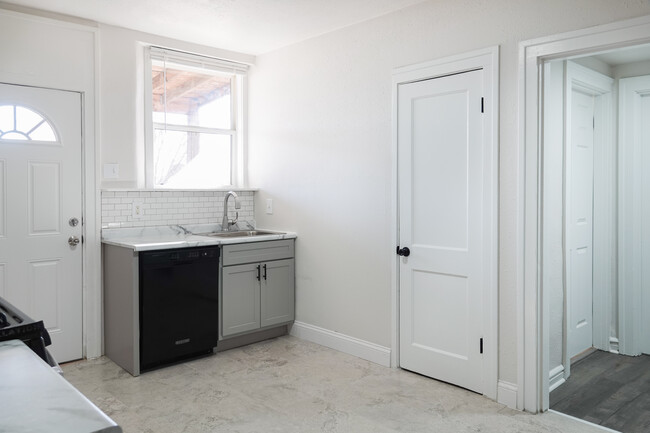 1 Bedroom - 3022 Virginia Ave