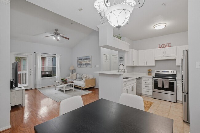 Building Photo - 1330 Old Spanish Trl