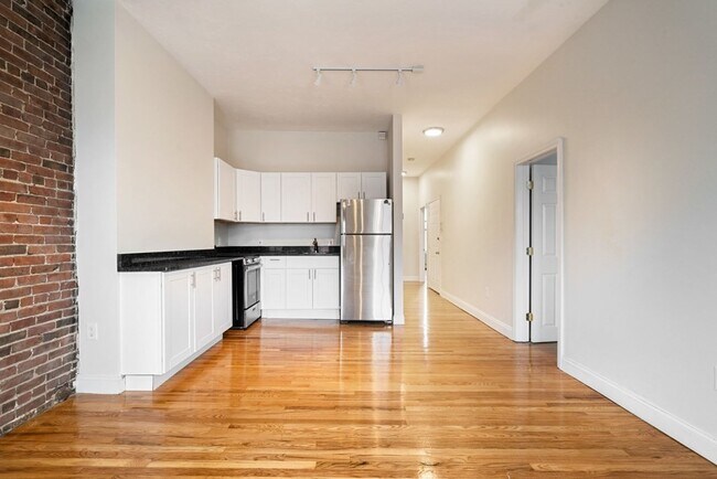 Building Photo - 676 Tremont St