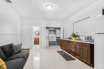 Building Photo - 14156 SW 148th Ave