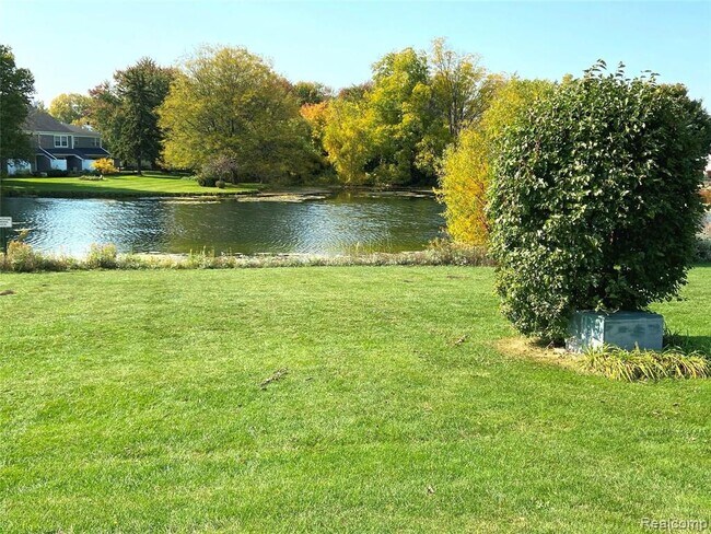 Foto del edificio - 816 Bloomfield Village Blvd