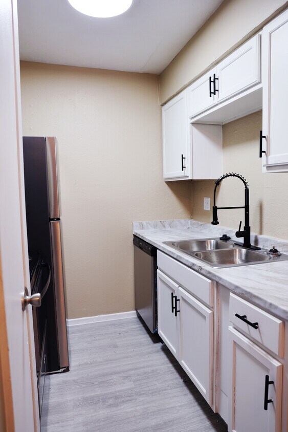 RIDGE CREST APARTMENTS Apartments in Grapevine, TX