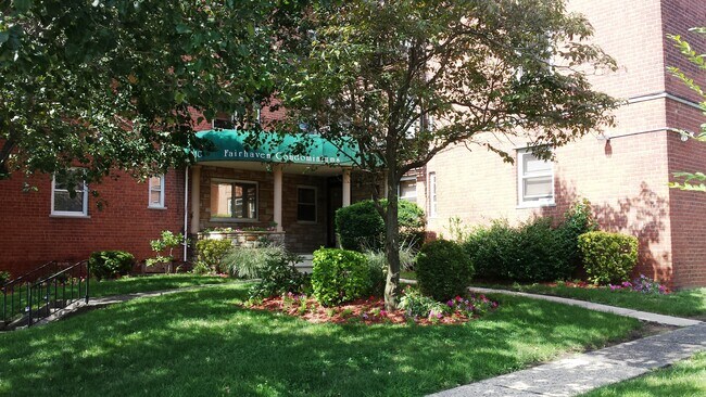 Foto del edificio - 210 Woodcliff Ave
