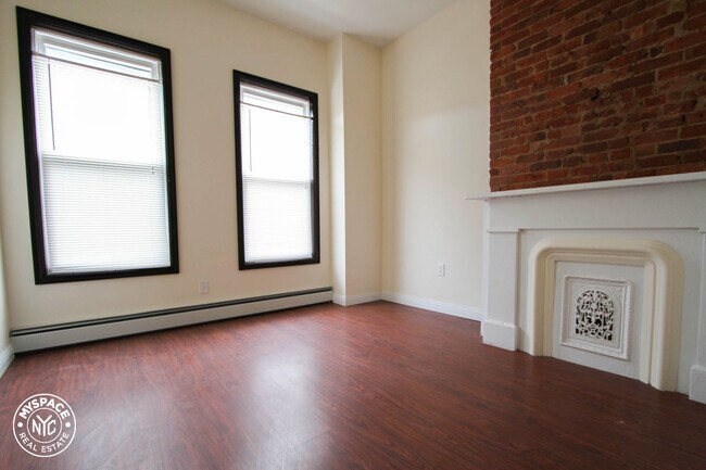 Building Photo - 539 Chauncey St