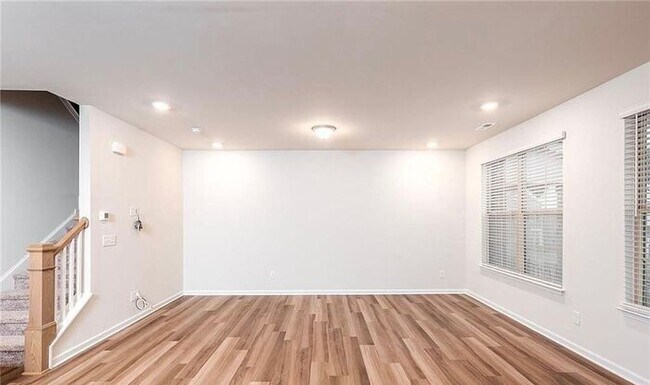 Foto del edificio - Stunning 3 BR, 2.5 BA Townhome Available f...