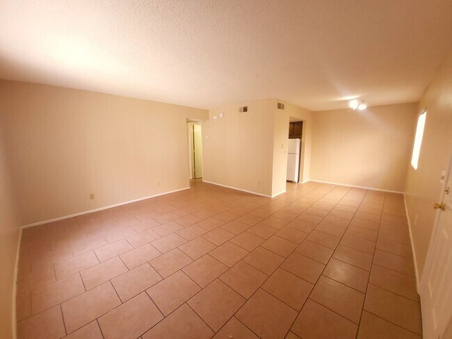 Building Photo - EXCELLENT VALUE IN TEMPE!