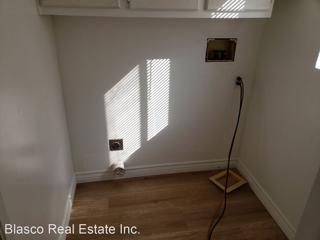 Building Photo - 4833 Roadrunner Rd