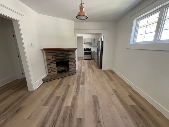 Building Photo - NEWLY RENOVATED TWO-BEDROOM APARTMENT AVAI...