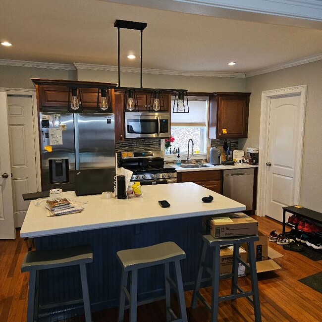 Shared Kithcen - 37 Sunset Ave