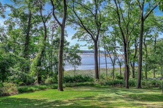 Building Photo - 451 River Rd