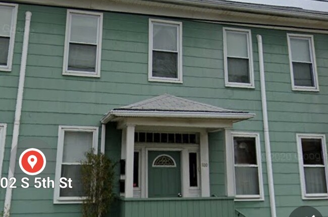 3 windows in kitchen and livingroom provide beautiful national light in the East windows - 100 S 5th St