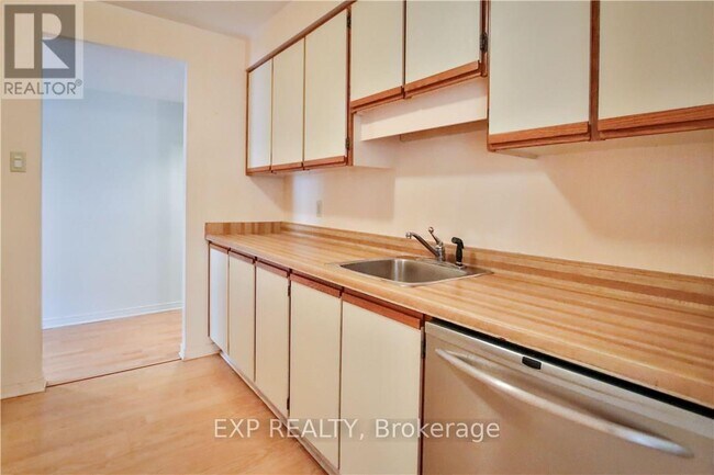 Photo du bâtiment - 470 Laurier Ave W