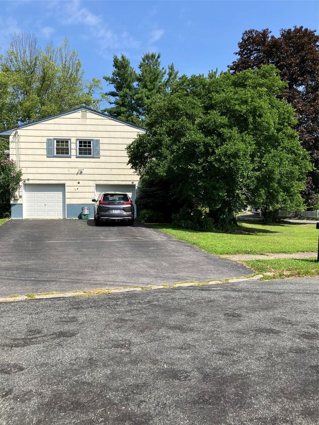 Building Photo - 18 Briarwood Ave