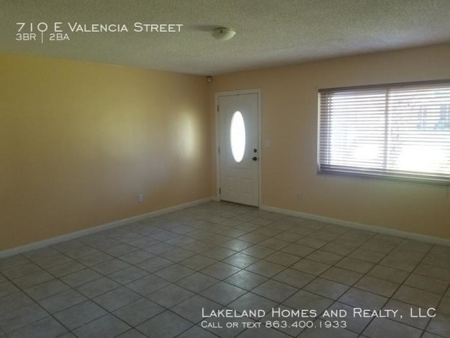 Building Photo - 3 bedroom in Lakeland FL 33805