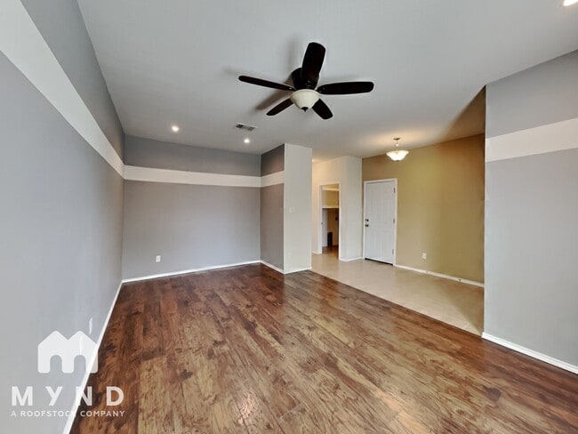 Foto del edificio - 300 Golden Butterfly Dr