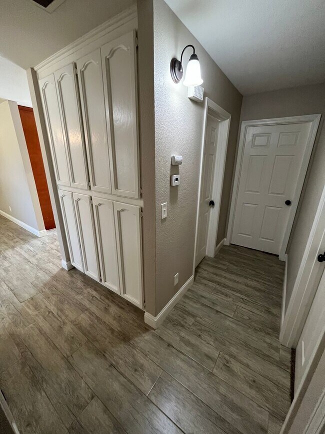 Building Photo - Coming Soon NW Visalia Home!
