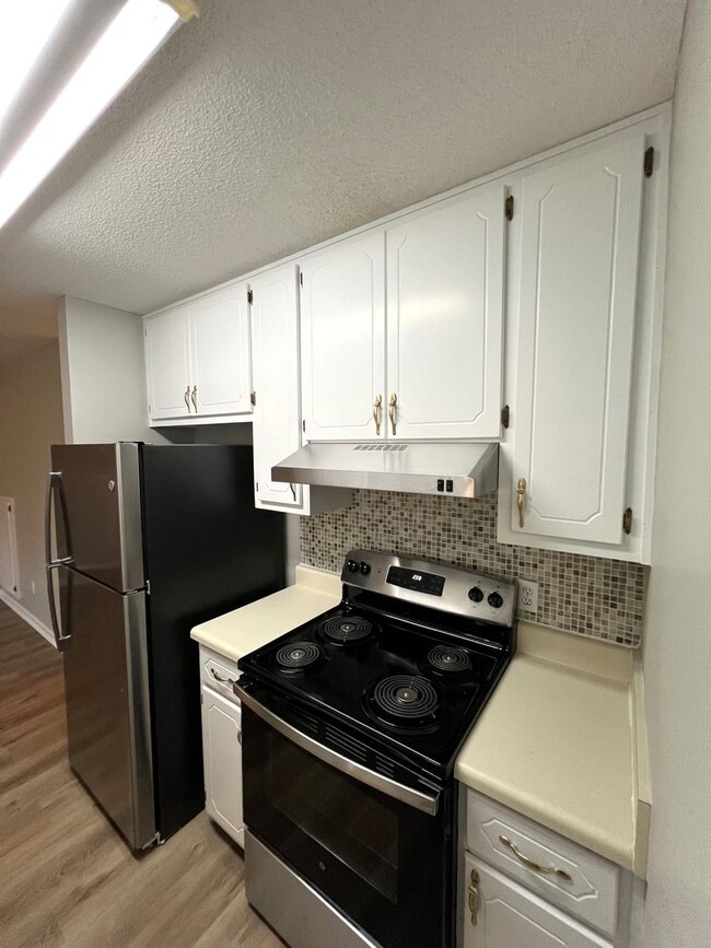Building Photo - 328 Candlebrook Dr