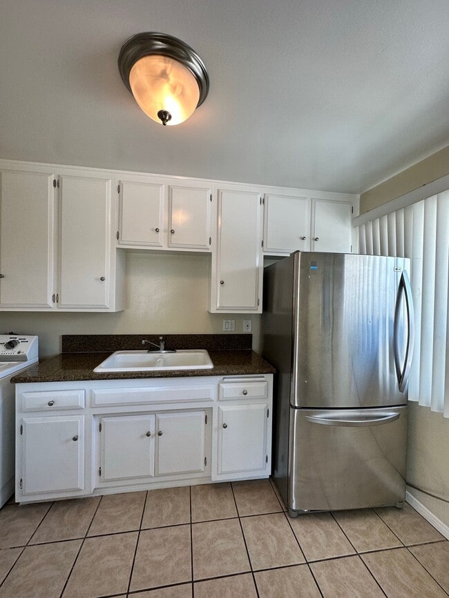 Building Photo - 5616 Rocket St