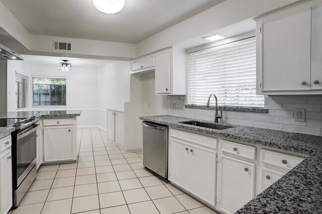 Building Photo - 1423 San Sebastian Ln