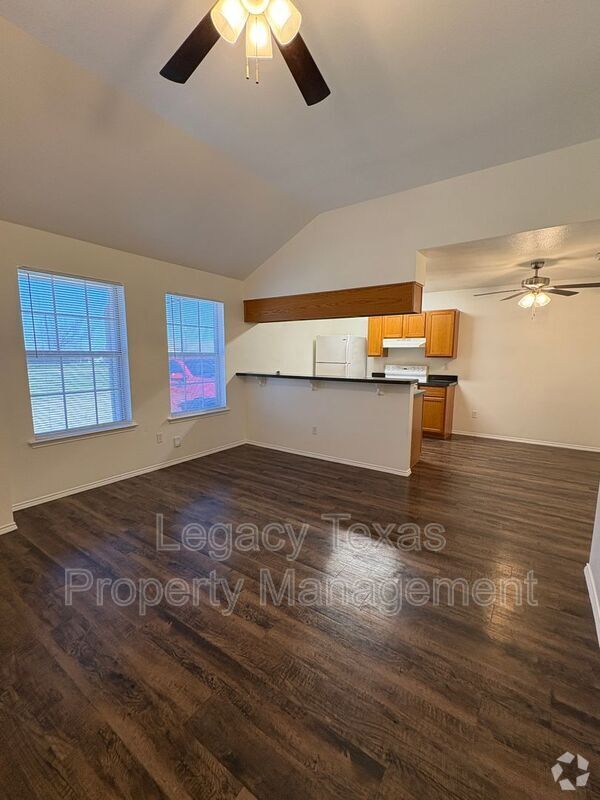 Building Photo - 641 Woodard Ave