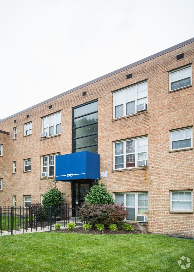 Huntwood Courts Apartments in Washington DC Apartments com Huntwood Courts Apartments in Washington DC Apartments com