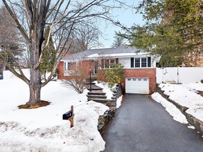 Building Photo - 15 Brookwood Dr