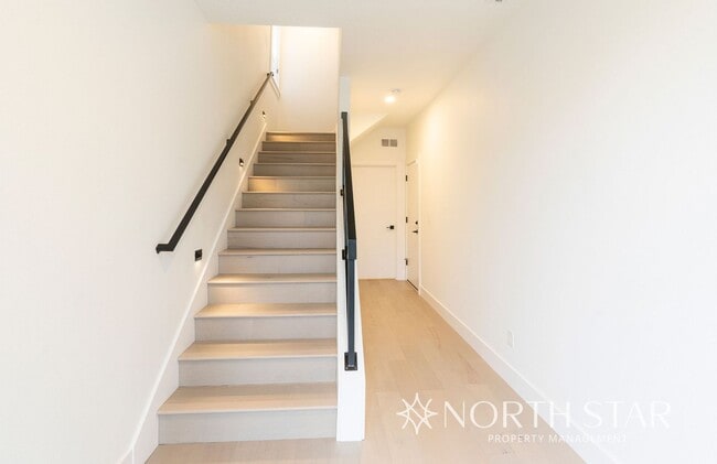 Foto del edificio - Modern and Spacious near Forest Park