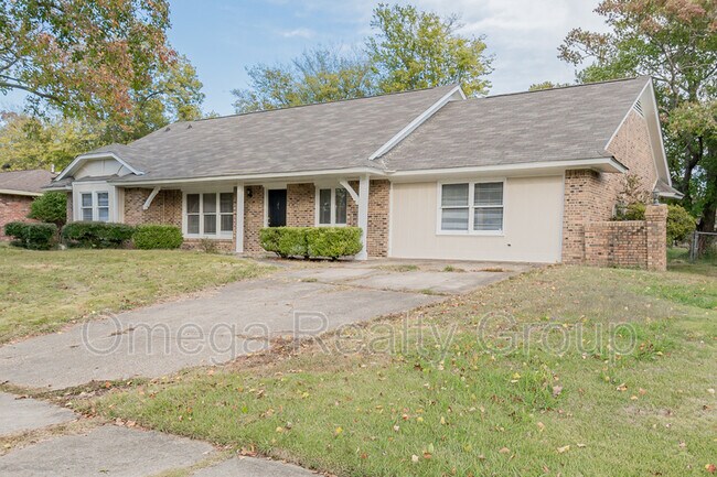 Building Photo - 2061 Green Acres Dr