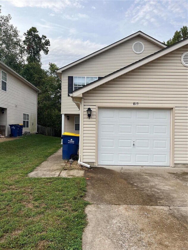Primary Photo - 815 Woodside Creek Dr