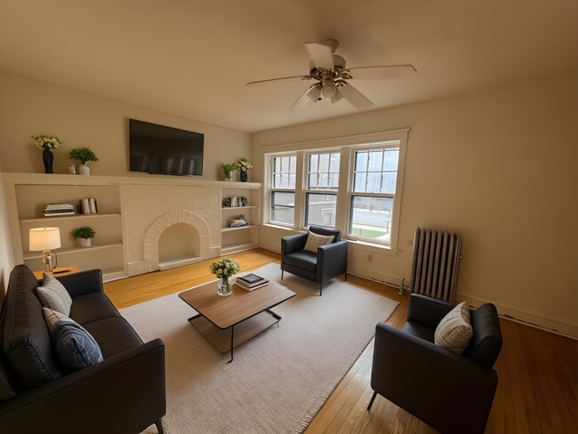 Building Photo - Lovely and Very Large Ravenswood Manor 1 B...