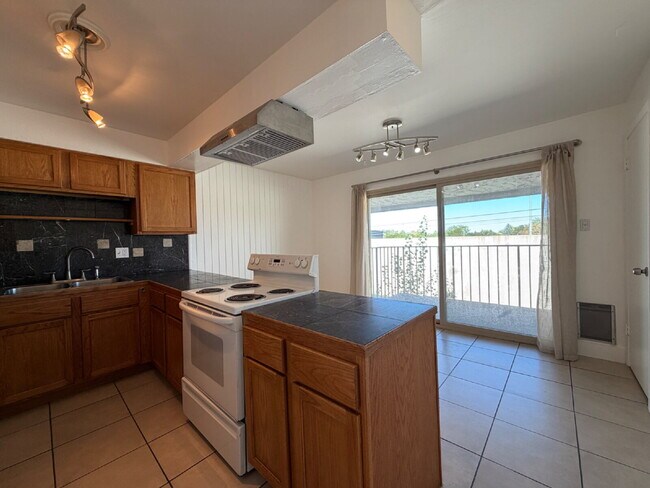 Foto del edificio - 6495 E Happy Canyon Rd