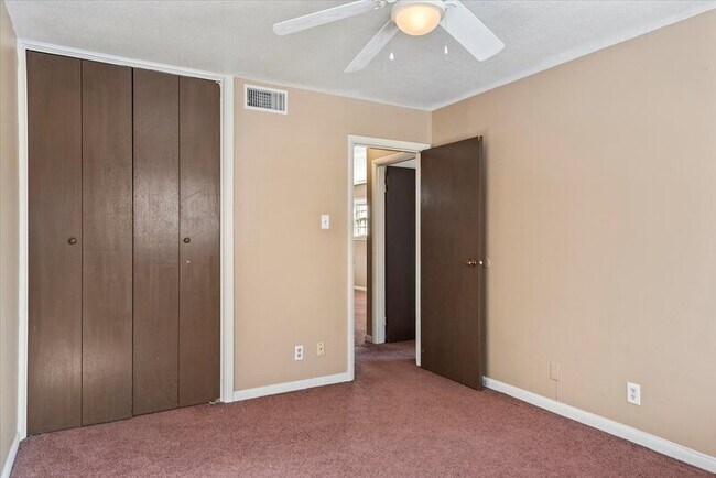 Foto del edificio - 117 S Elder Ln