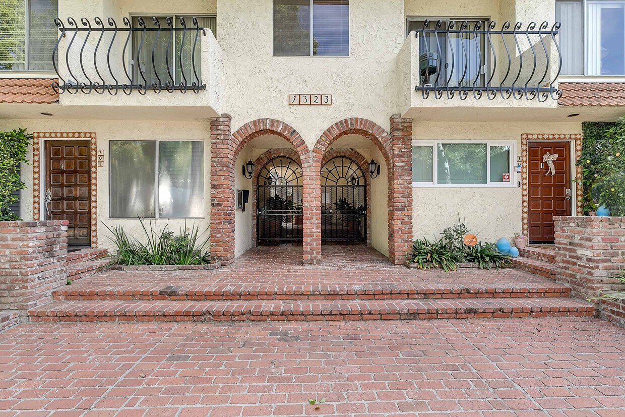 Front exterior of building - 1323 S Carmelina Ave