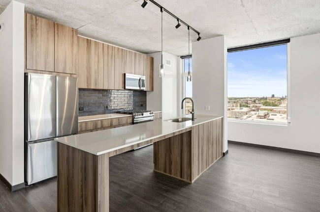 Building Photo - 170 N Ashland Ave