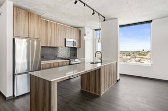 Building Photo - 170 N Ashland Ave