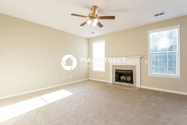 Foto del edificio - 4 Bedroom Pet-Friendly Home in Douglasville, GA with Main Street Renewal