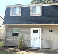 Building Photo - 2213 Spence Cir