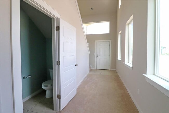Building Photo - 5301 Ingersoll Ln