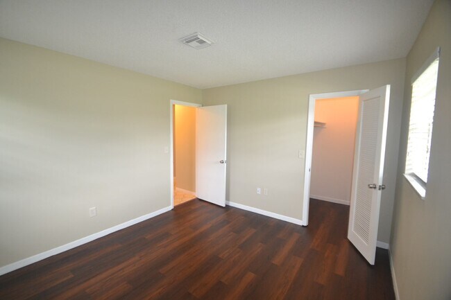 Building Photo - 1581 Wyndcliff Dr