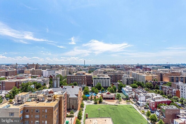 Building Photo - Dupont Circle Studio Apartment W/Roof Top & Front Desk Available Now!
