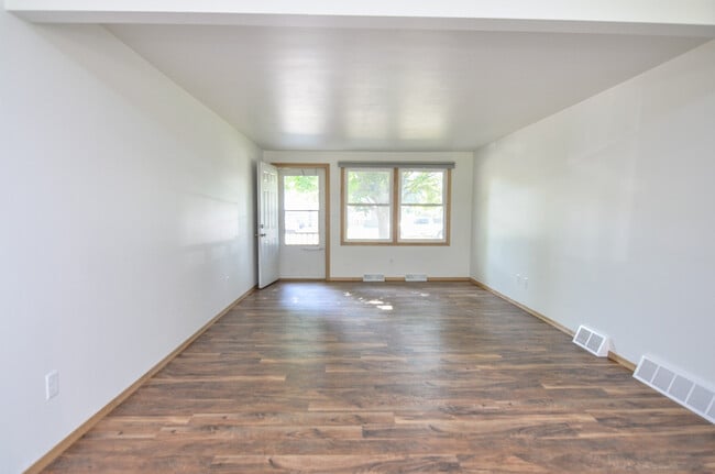 Building Photo - 825 Smits St
