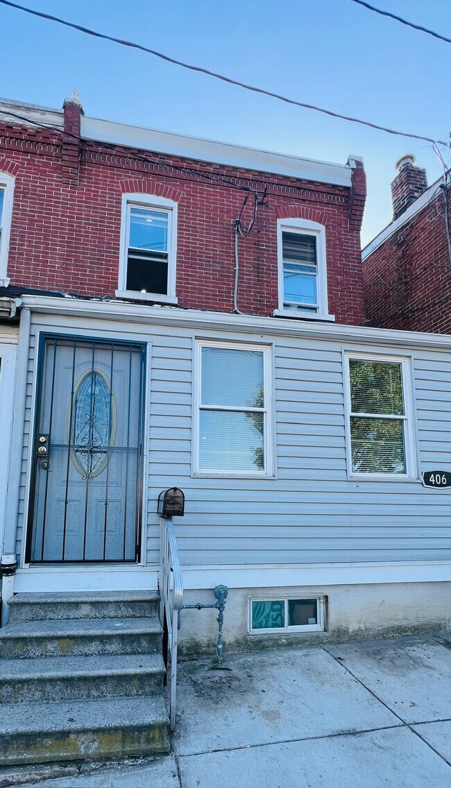 Building Photo - 406 E 12th St