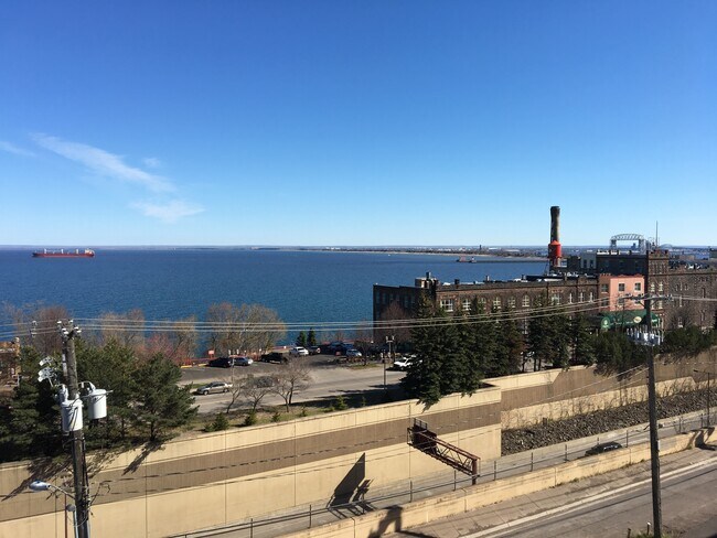 Foto del edificio - 624 E 1st St