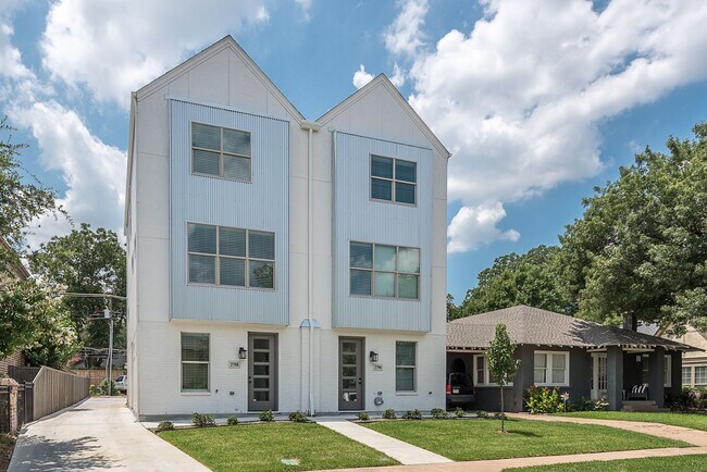 Foto del edificio - * MOVE IN SUMMER 7/30/2027 * 5-Bed 5.5 Bath Walking Distance to the TCU Campus